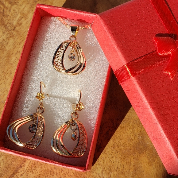 Jewelry - Crystal Drop Earring and Necklace Set